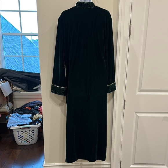 Adonna Elegant Dark Green Velvet Robe- large - Picture 7 of 7